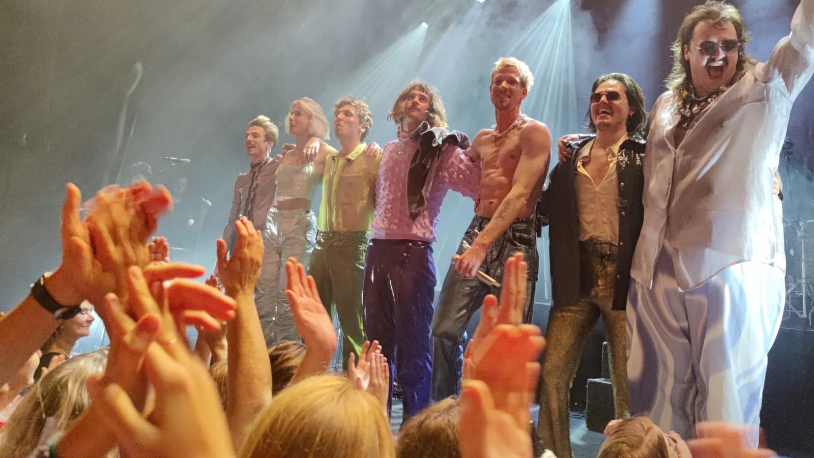 Son Mieux live op het podium